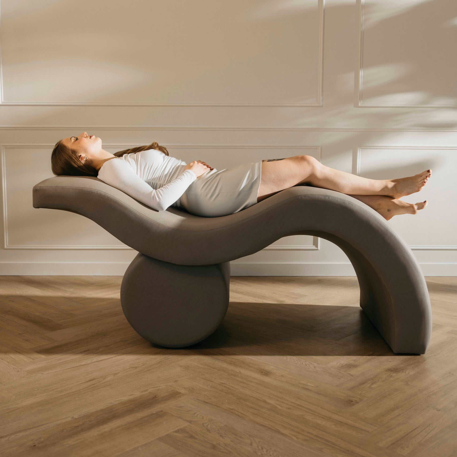 Brynn® Ergonomic Salon Bed